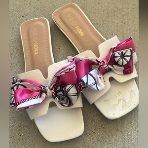 Size 8 FashionNova White Sandals with Bow